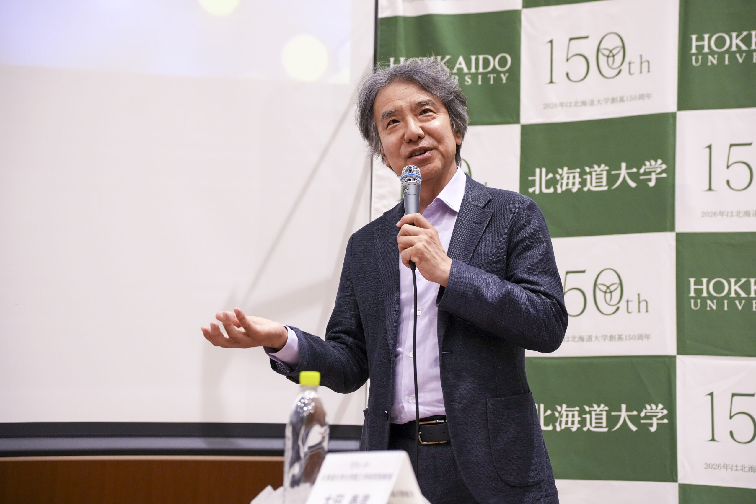 太田 泰彦教授(北海道大学大学院工学研究院/半導体フロンティア教育研究機構)。第1回からモデレーターを担当。鋭い質問で、登壇者から本音を引き出した。